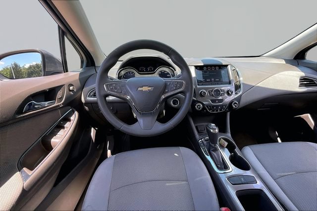 Used 2017 Chevrolet Cruze LT w/ Sun And Sound Package FWD image 8