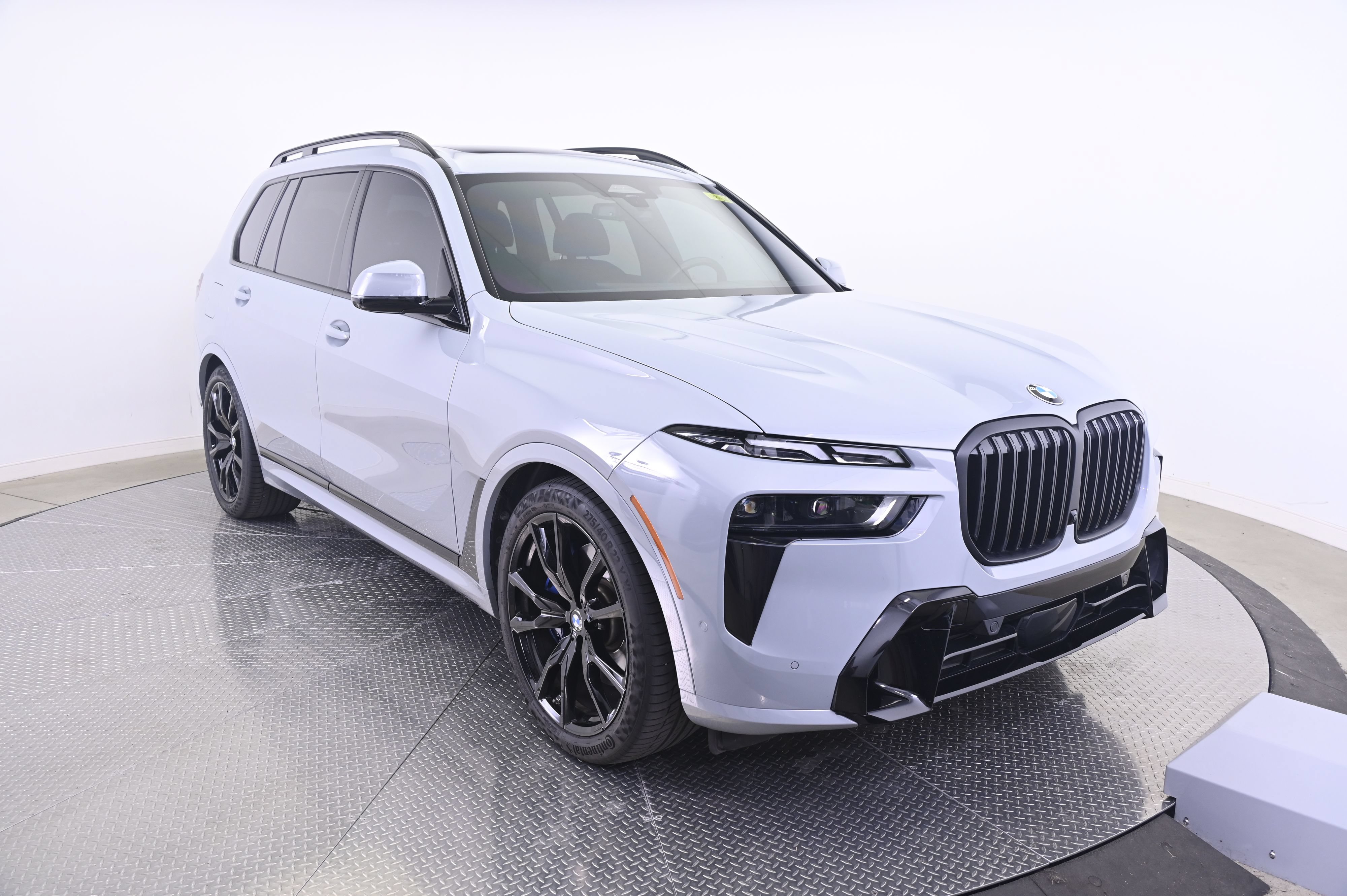 Used 2025 BMW X7 xDrive40i w/ M Sport Package AWD/4WD image 9