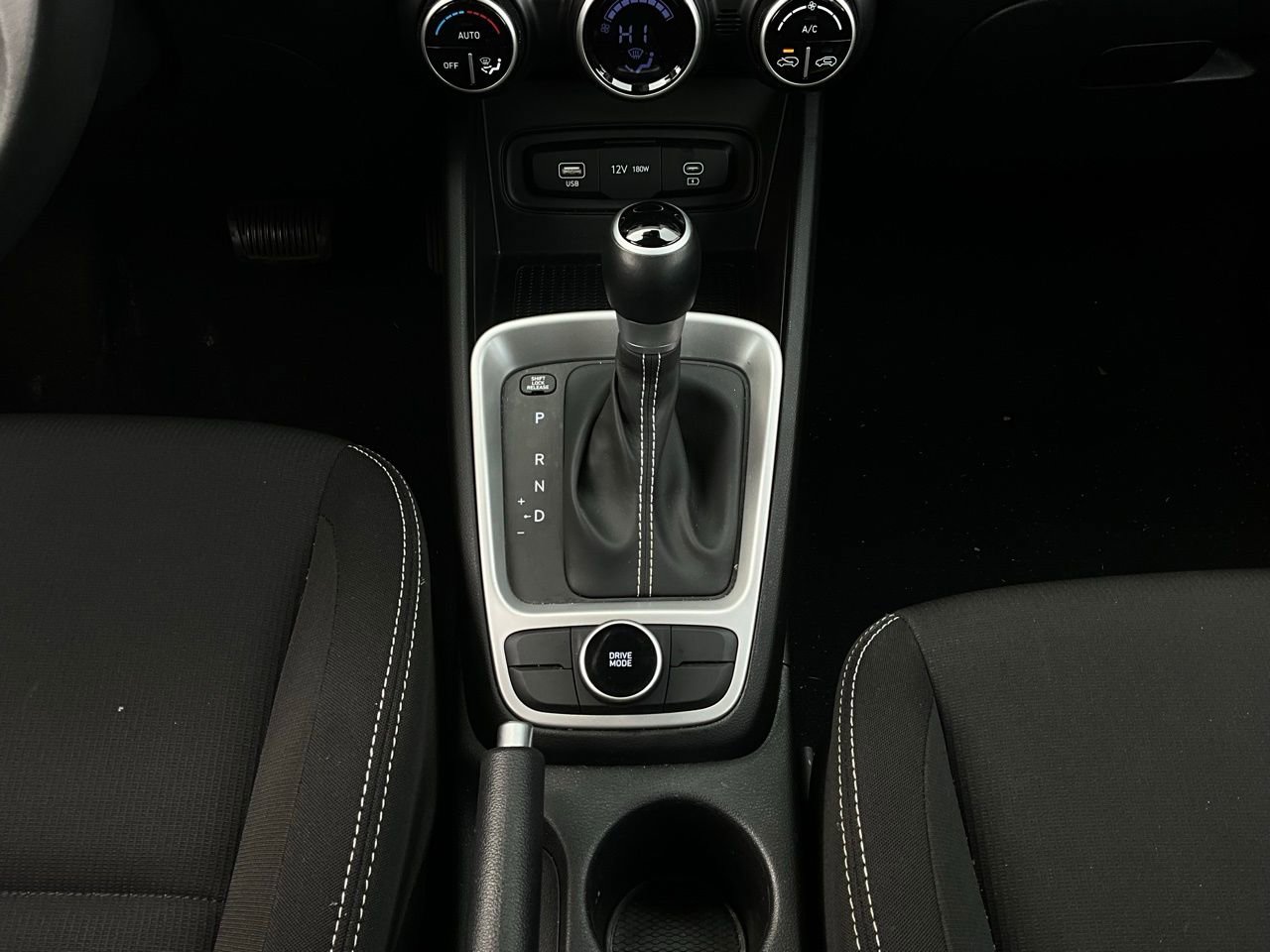 Used 2025 Hyundai Venue SEL image 14