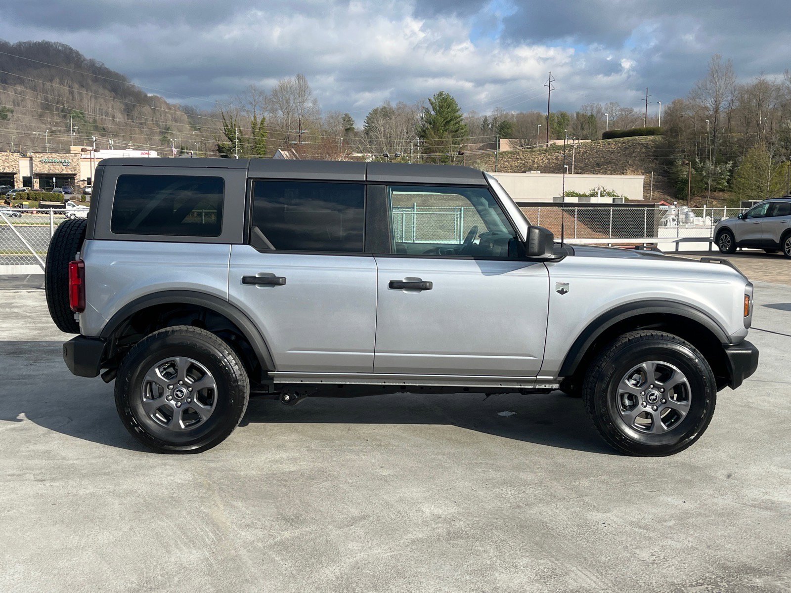 Used 2024 Ford Bronco Big Bend image 2