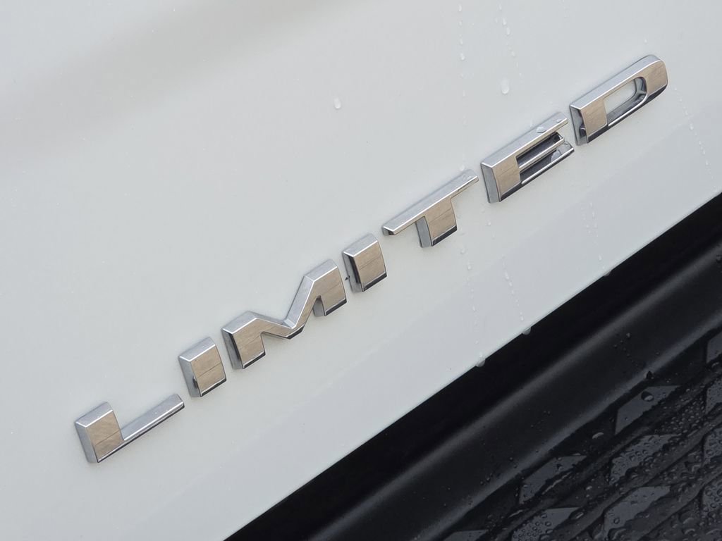 Used 2024 RAM 3500 Limited AWD/4WD image 11