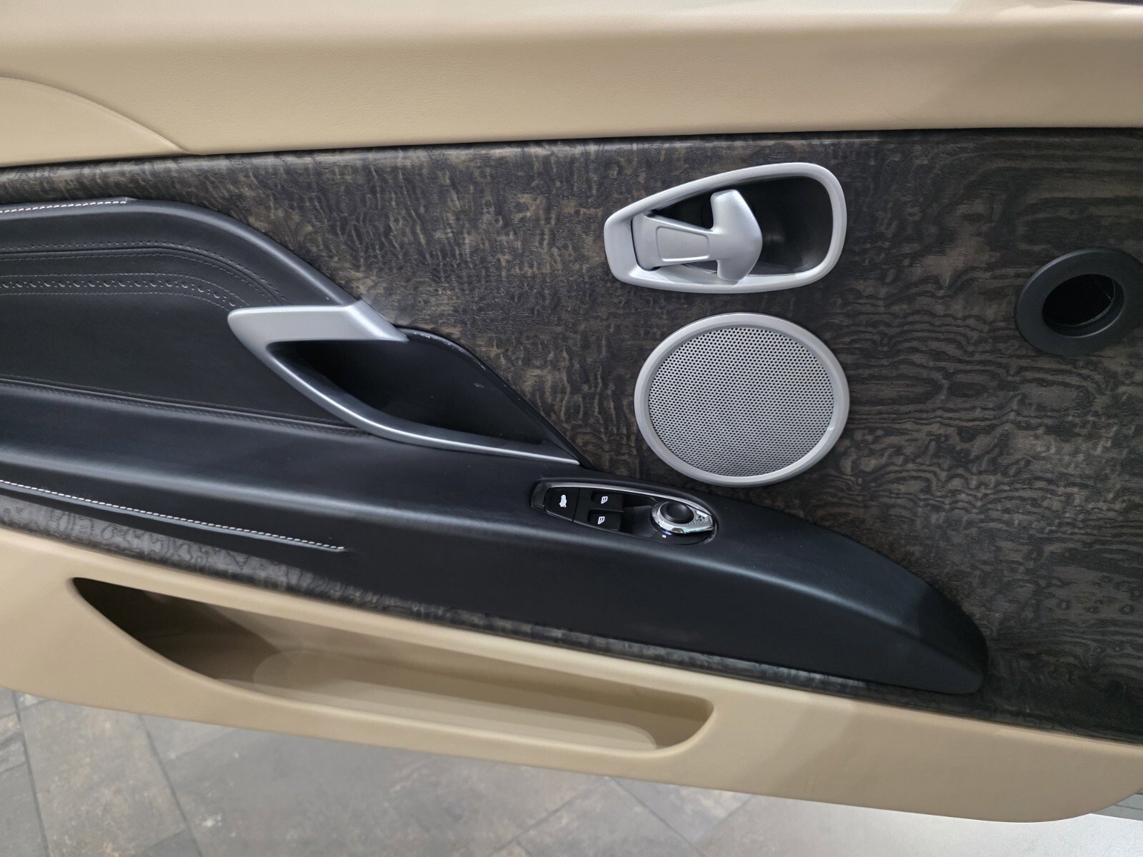 Used 2023 Aston Martin DB11 Coupe image 15