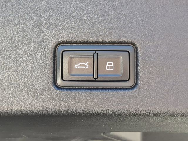 Used 2023 Audi Q4 e-tron Premium Plus RWD image 9