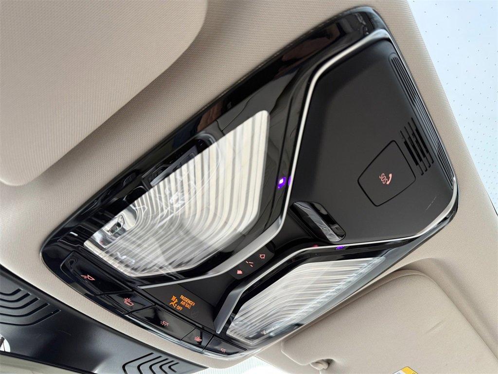 Used 2020 BMW 750i xDrive w/ Executive Package image 33