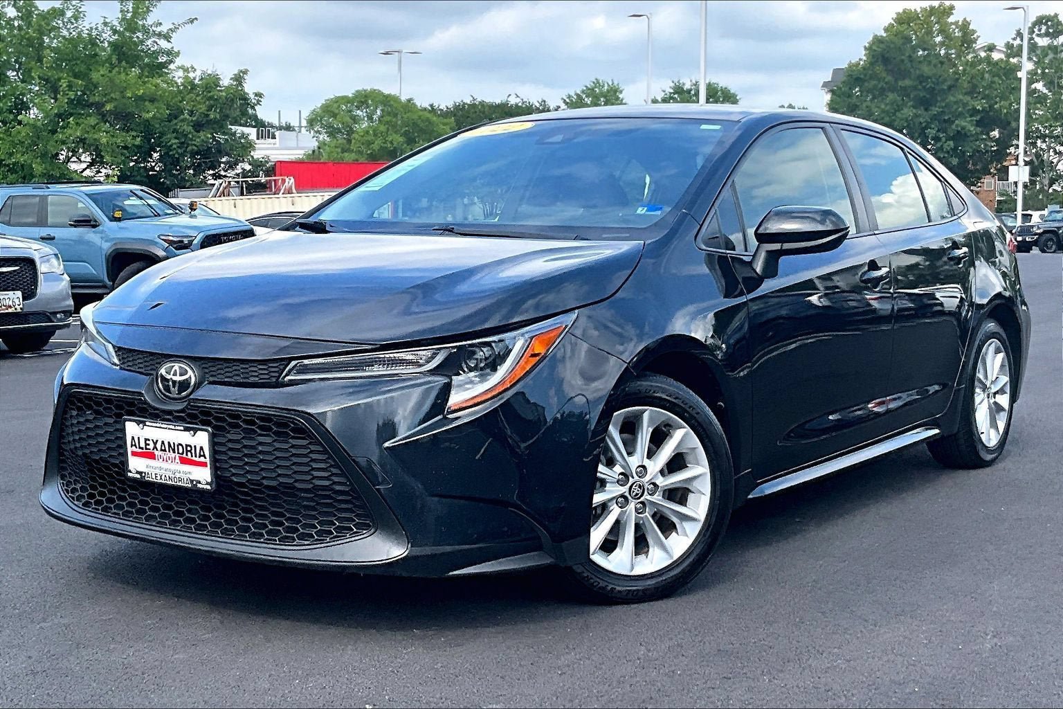 Used 2022 Toyota Corolla LE FWD image 1