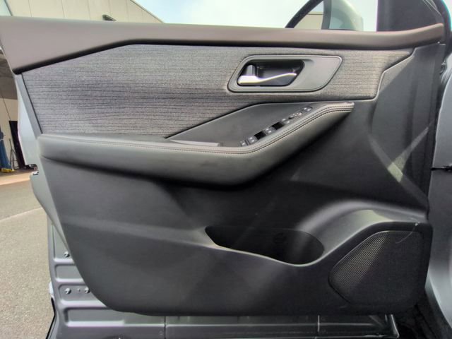 Used 2023 Nissan Rogue SV image 21