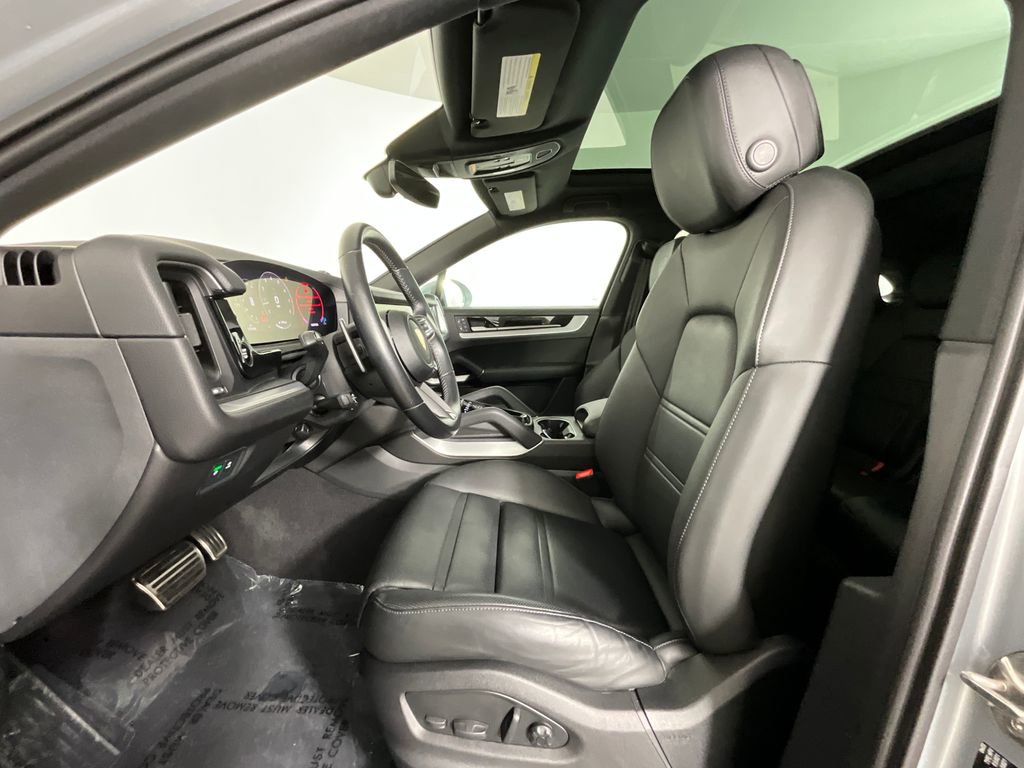 Used 2024 Porsche Cayenne Coupe image 16