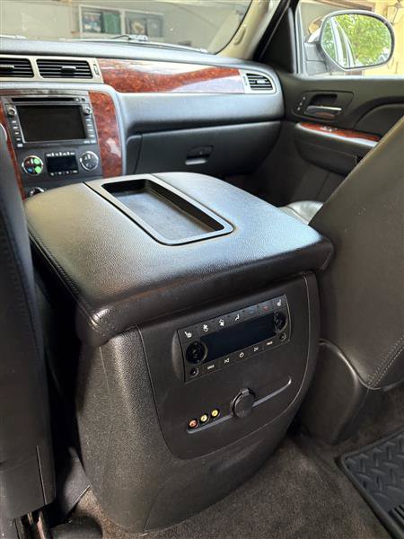 Used 2009 Chevrolet Suburban LTZ AWD/4WD image 17
