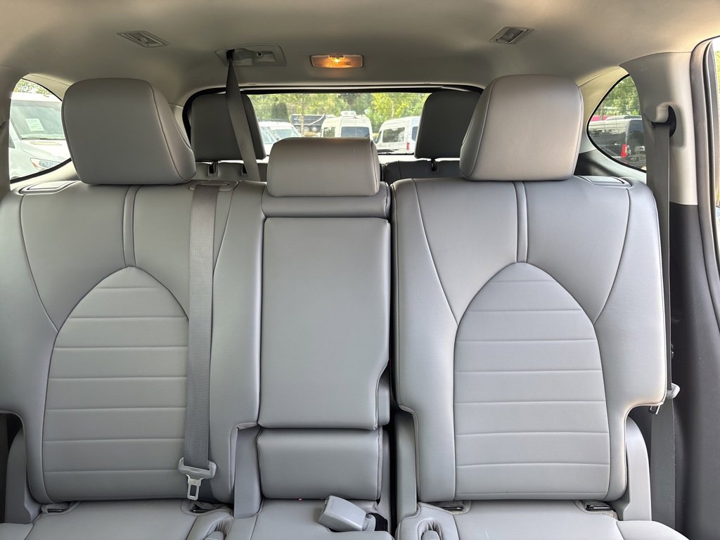 Used 2021 Toyota Highlander XLE image 22
