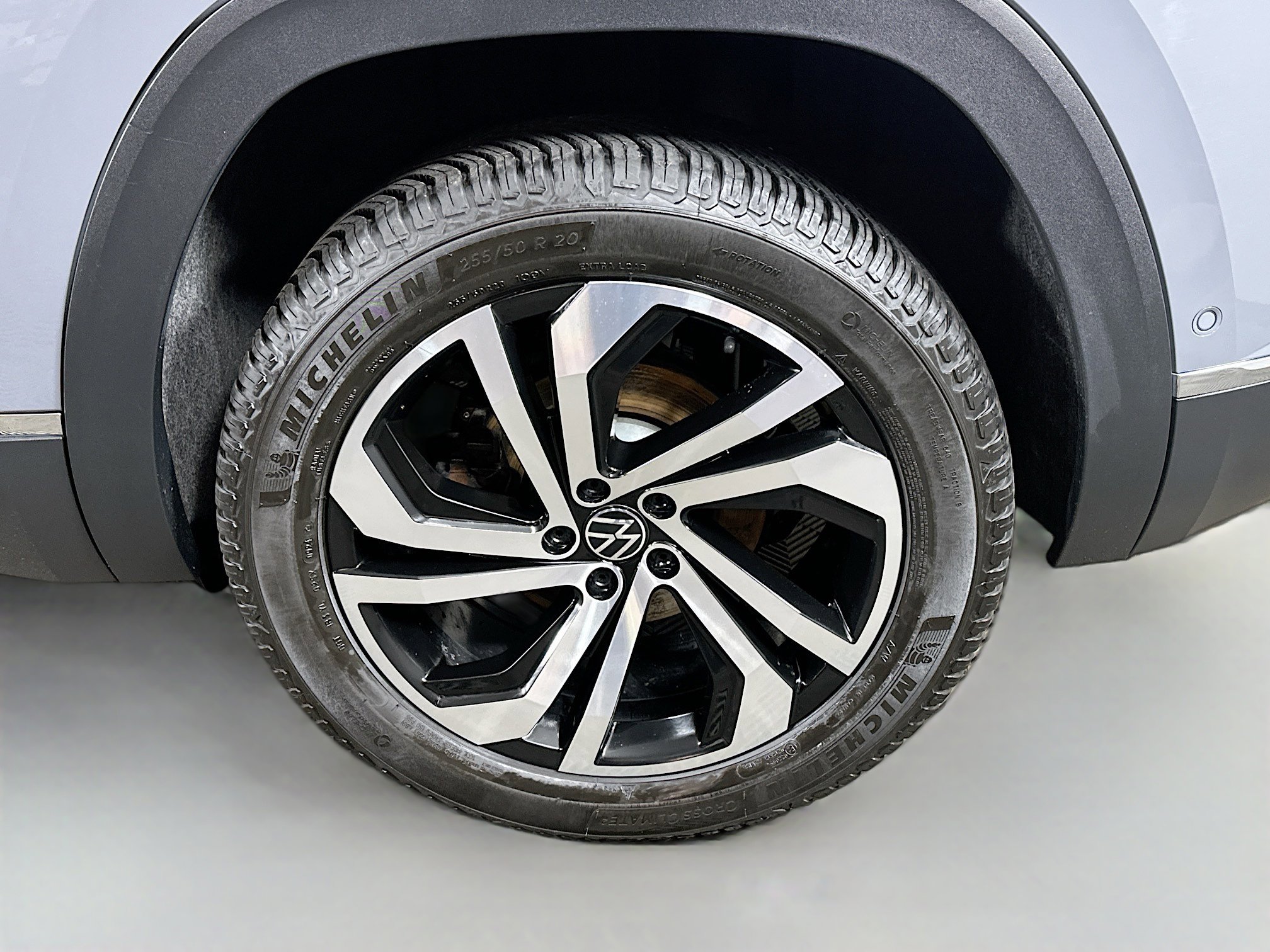 Used 2020 Volkswagen Atlas Cross Sport SEL Premium image 31