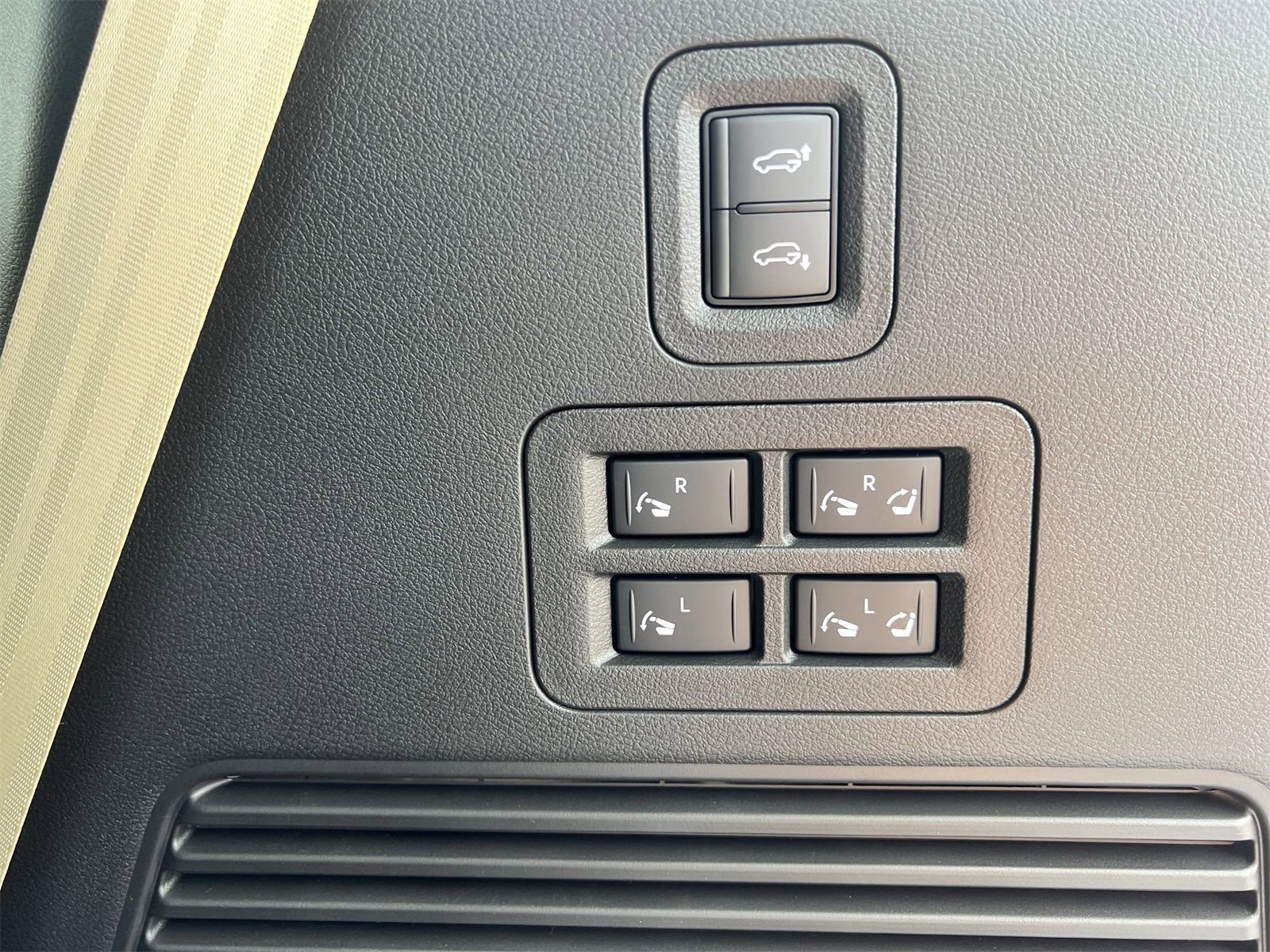 New 2025 Nissan Armada Platinum Reserve image 28