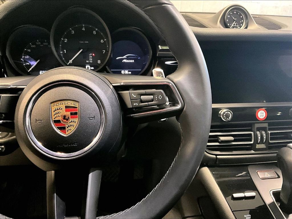 Used 2025 Porsche Macan AWD/4WD image 24