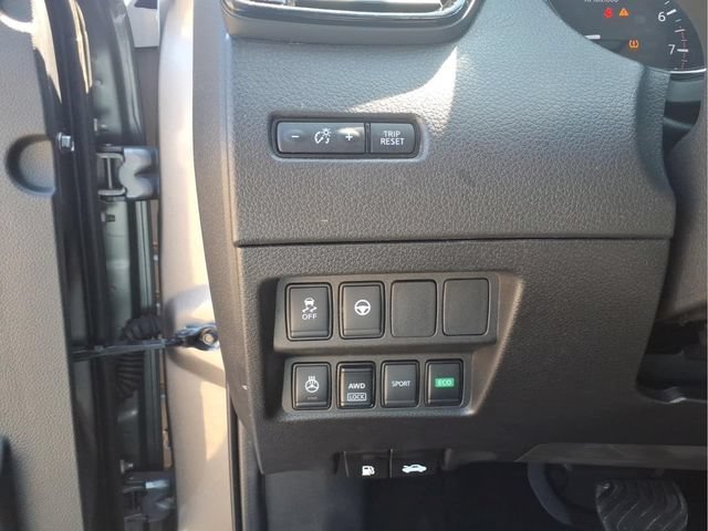 Used 2022 Nissan Rogue Sport SV w/ Technology Package AWD/4WD image 14