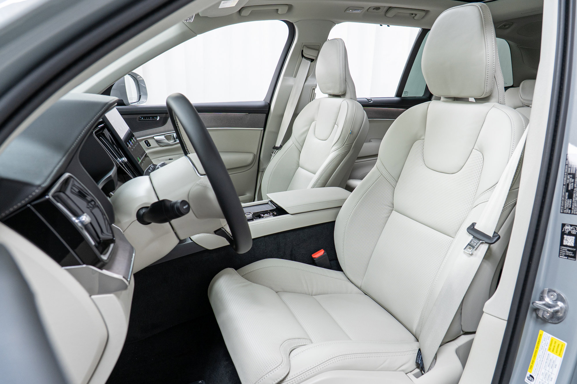 New 2026 Volvo XC90 T8 Ultra w/ Protection Package Premier image 13