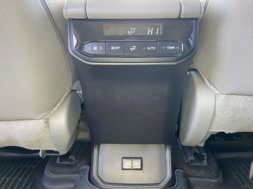 Used 2025 Toyota Highlander LE image 20