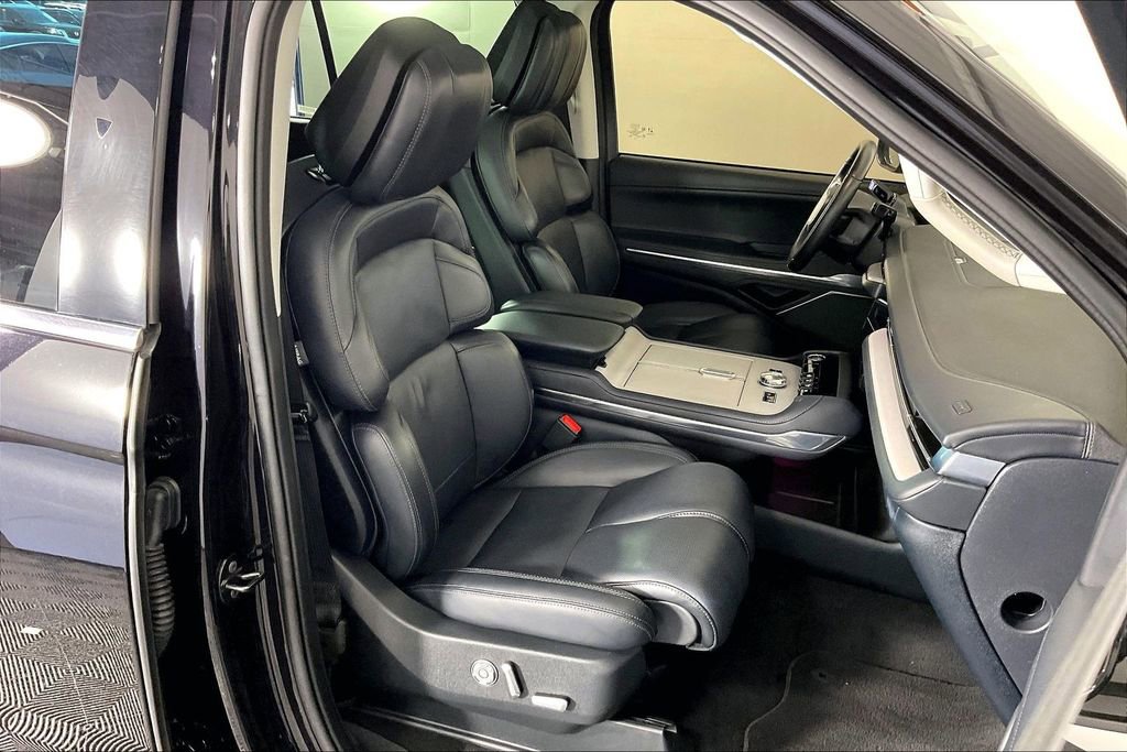 Used 2025 Lincoln Navigator Reserve AWD/4WD image 10