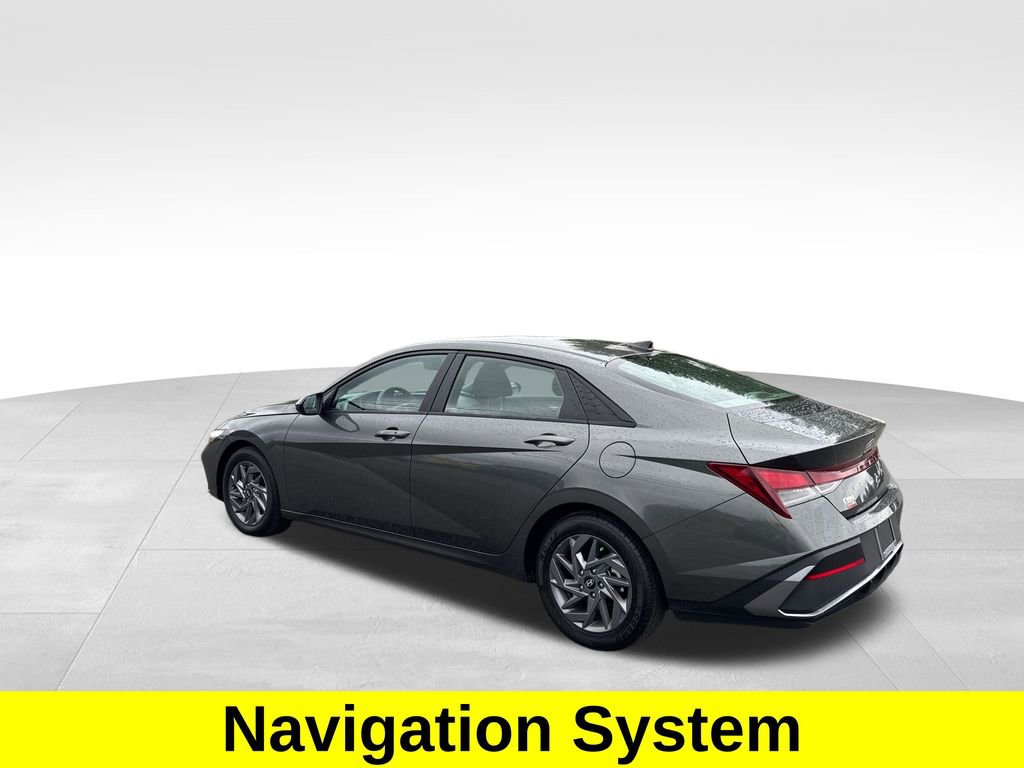 Used 2024 Hyundai Elantra SEL FWD image 4