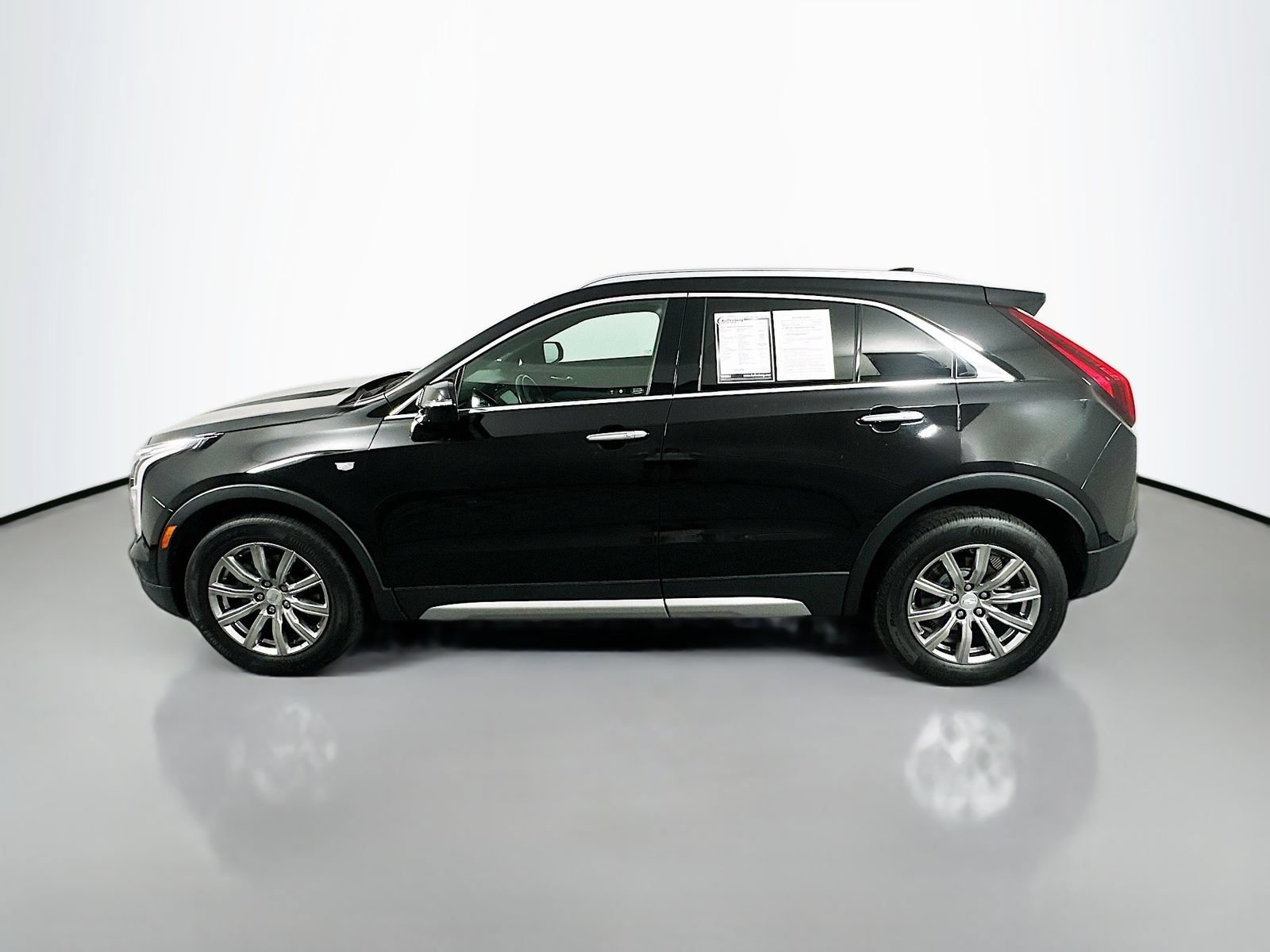 Used 2022 Cadillac XT4 Premium Luxury w/ Driver Awareness Package AWD/4WD image 4