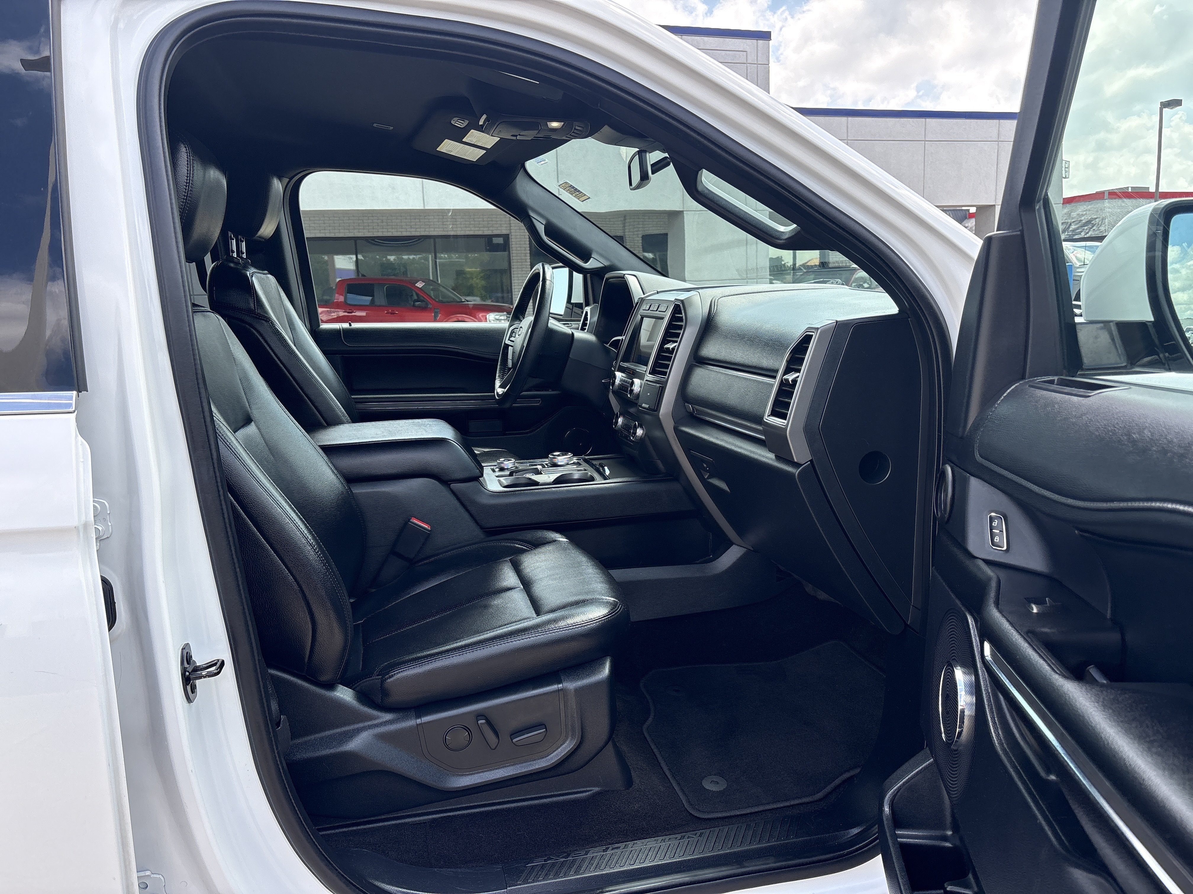 Used 2020 Ford Expedition XLT w/ Equipment Group 202A AWD/4WD image 11