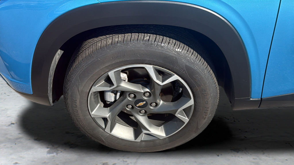 Used 2025 Chevrolet Trax LT w/ Driver Confidence Package FWD image 29