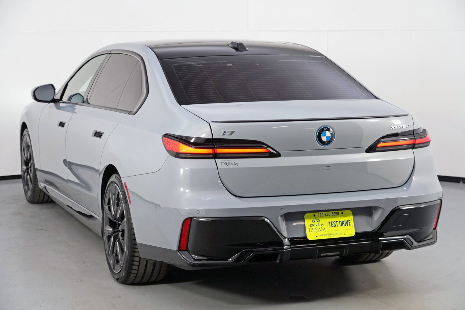 Used 2024 BMW i7 xDrive60 w/ Premium Package image 59