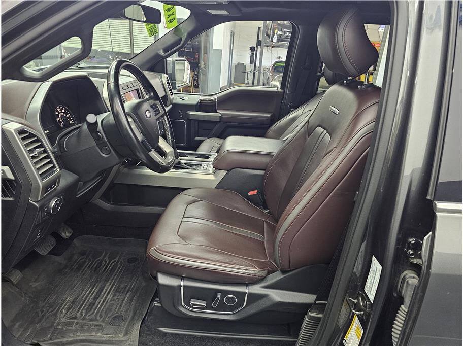 Used 2017 Ford F150 Platinum w/ Equipment Group 701A Luxury AWD/4WD image 9