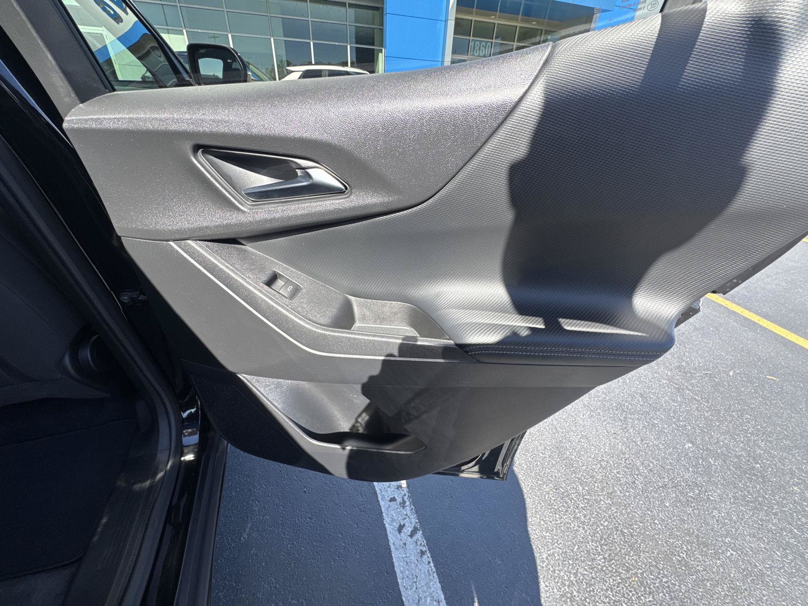 Used 2025 Chevrolet Equinox LT w/ Safety and Technology Package FWD image 15