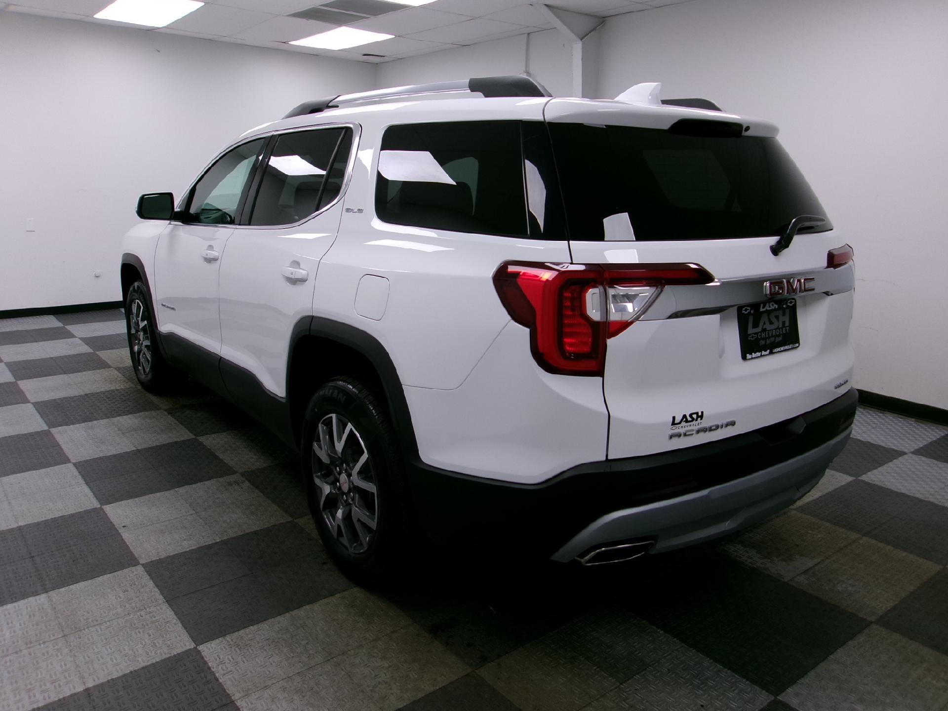 Certified 2022 GMC Acadia SLE w/ Driver Convenience Package image 2