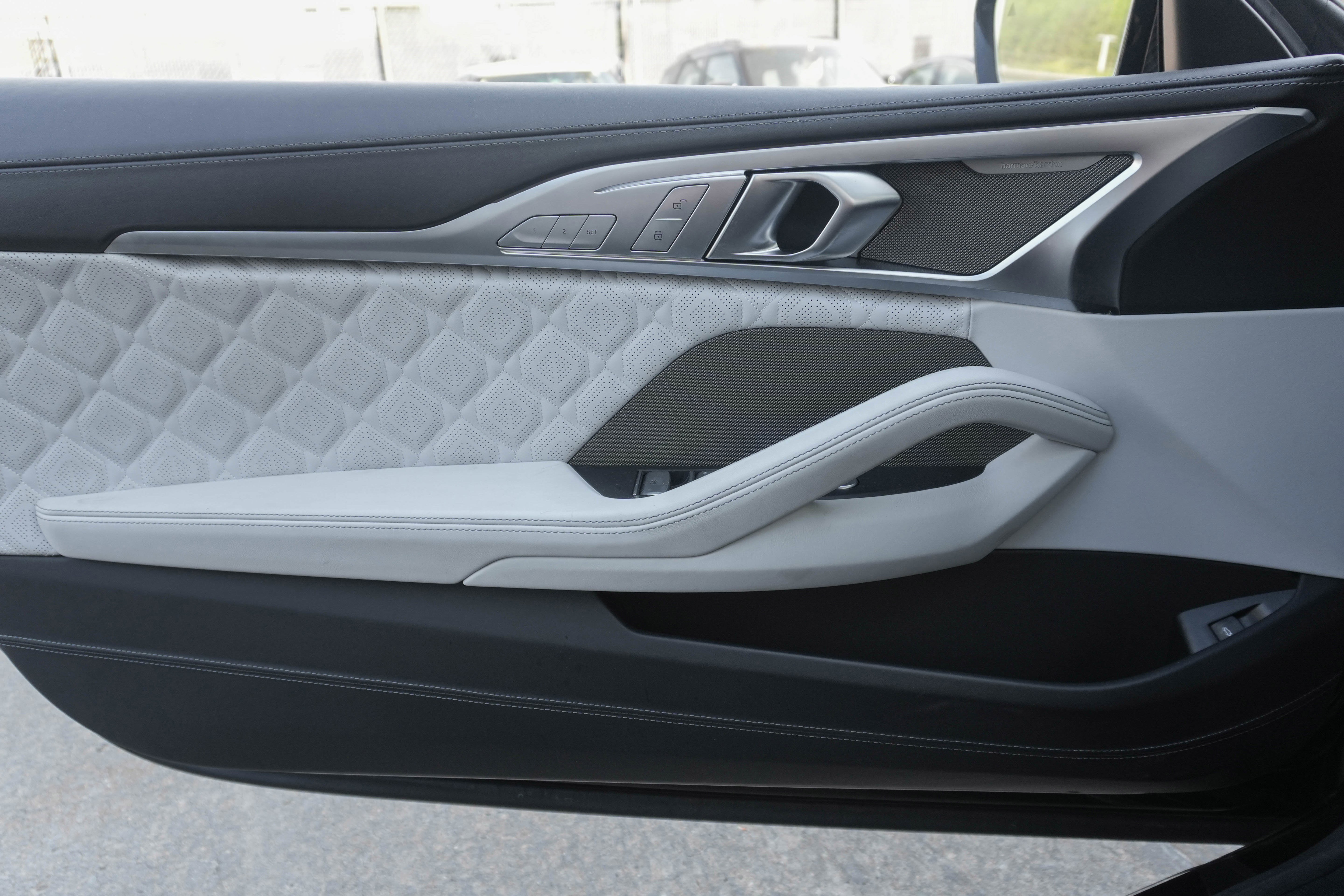 Used 2023 BMW M8 Competition w/ M Carbon Exterior Package AWD/4WD image 33