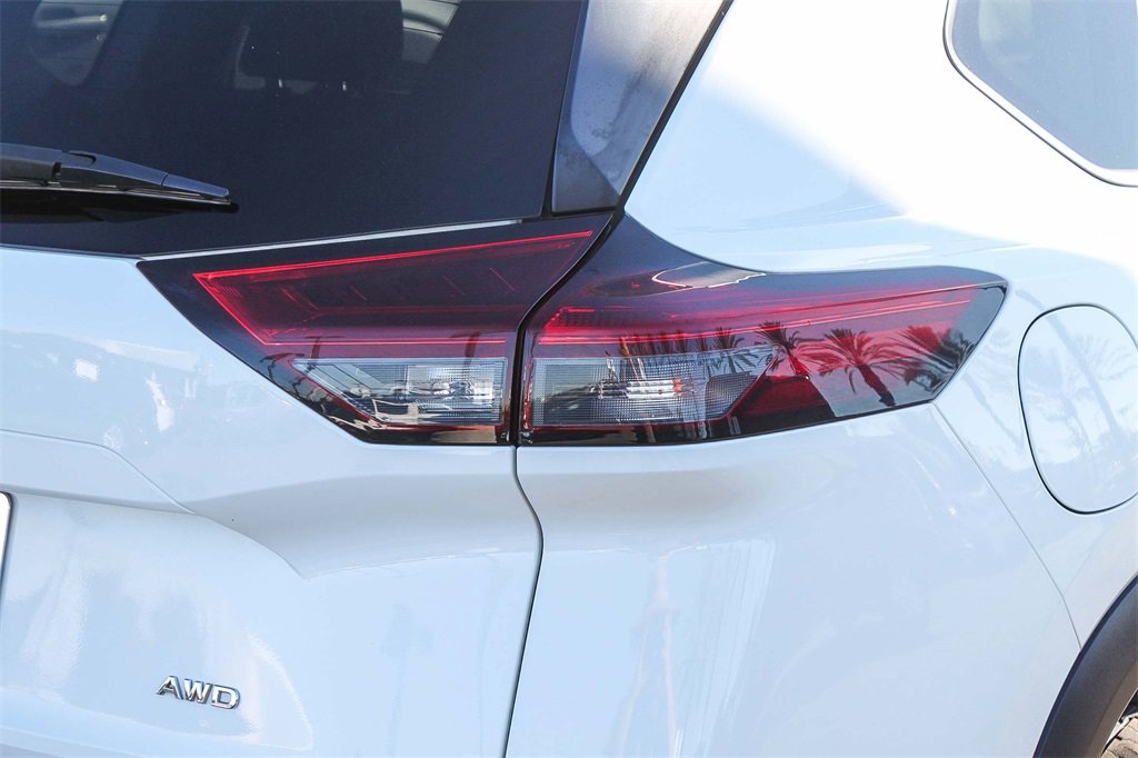 Used 2023 Nissan Rogue S image 11