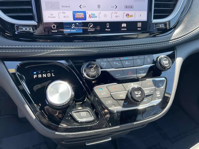 New 2025 Chrysler Pacifica Select FWD image 21