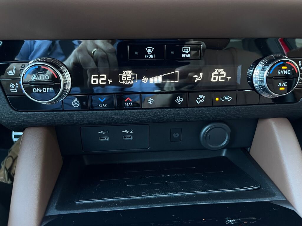 New 2026 Mitsubishi Outlander SEL image 18