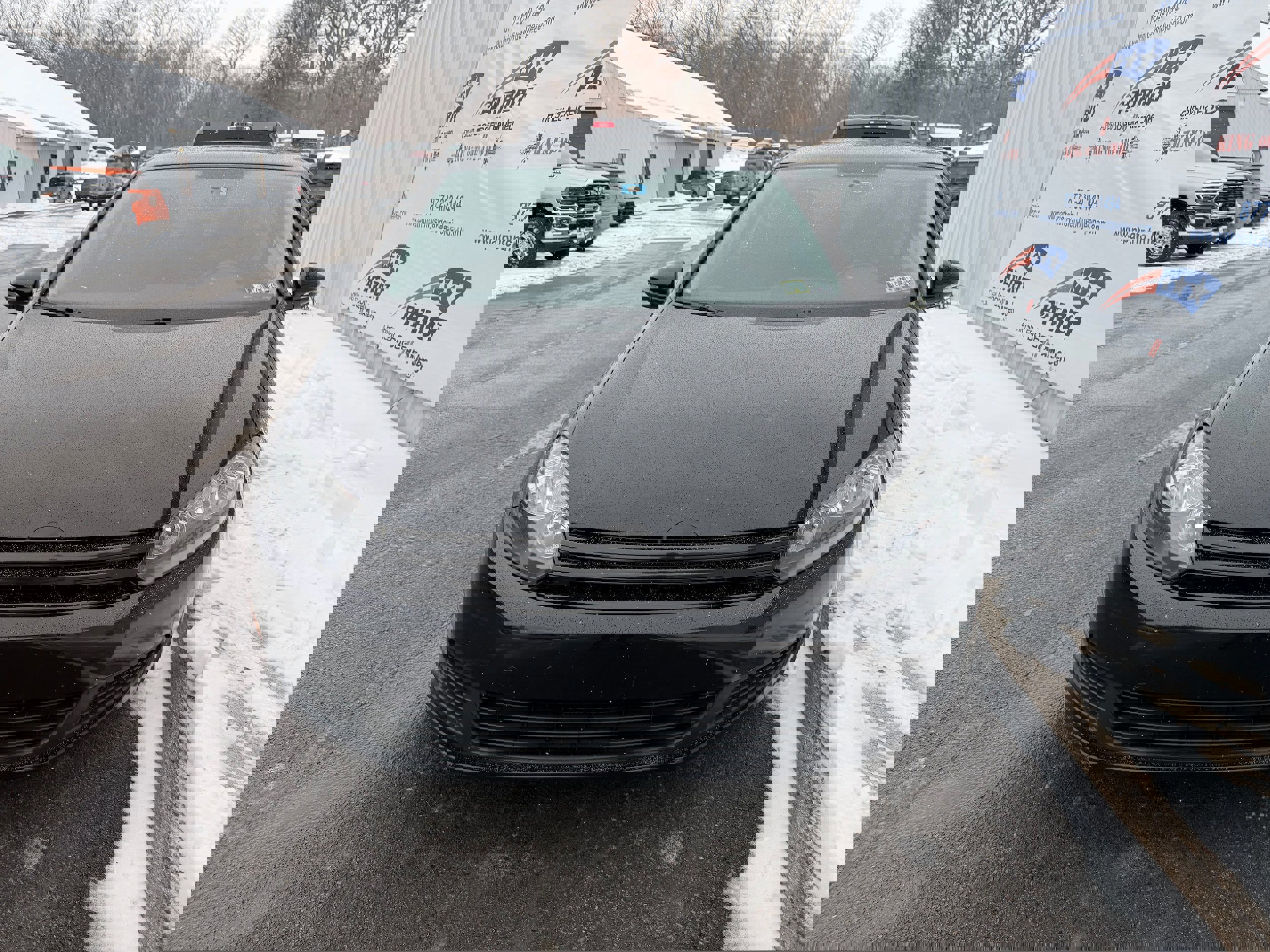 Used 2011 Volkswagen Golf 2-Door image 3