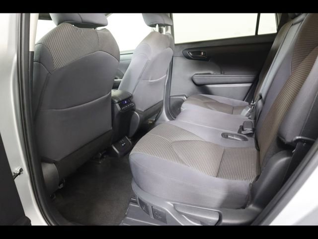 Used 2024 Toyota Highlander LE image 16