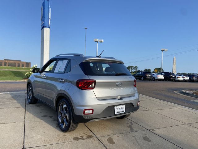Used 2025 Hyundai Venue SEL FWD image 9