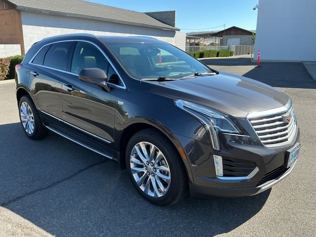 Used 2017 Cadillac XT5 Platinum w/ Driver Assist Package AWD/4WD image 6