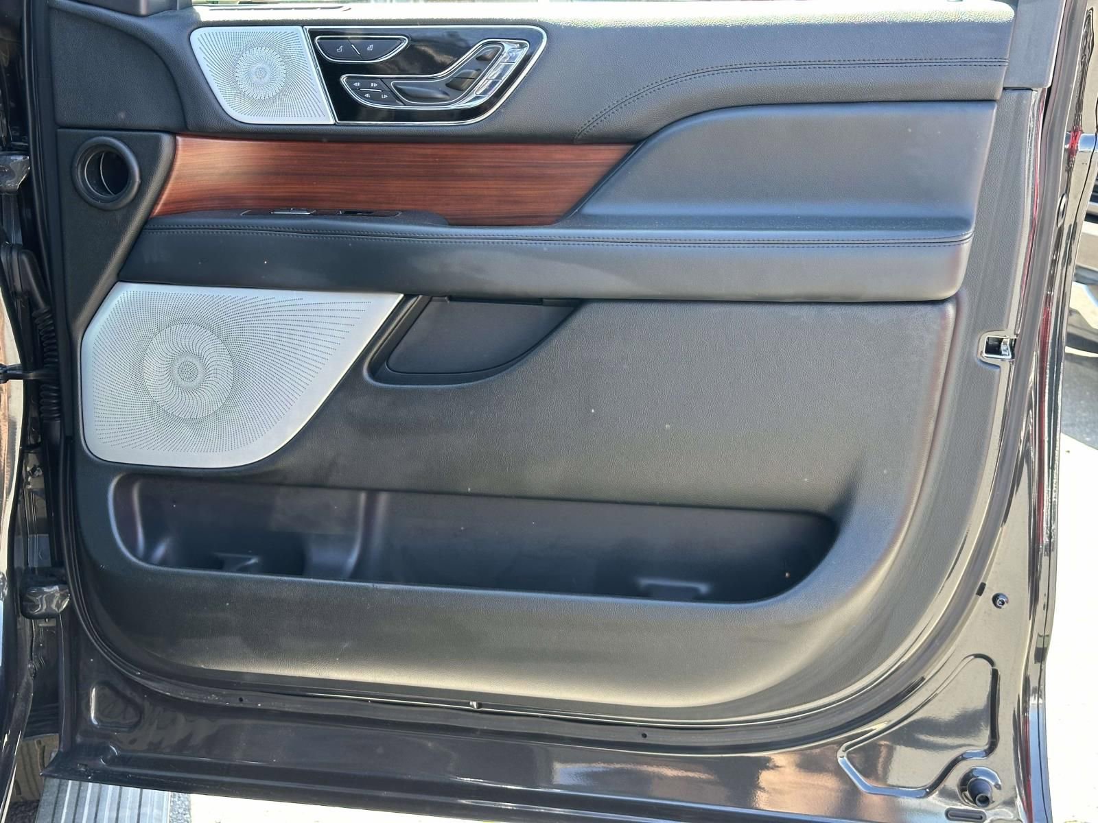 Used 2022 Lincoln Navigator Reserve AWD/4WD image 29