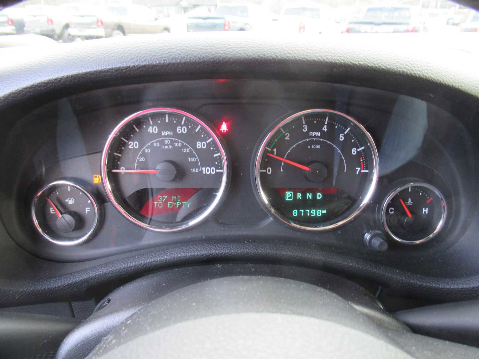 Used 2018 Jeep Wrangler Unlimited Sahara w/ Connectivity Group image 29