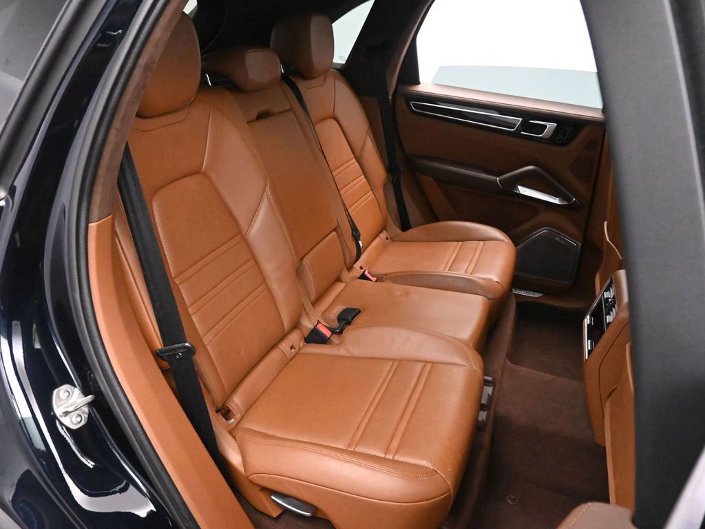 Used 2021 Porsche Cayenne Turbo w/ Premium Package Plus image 23