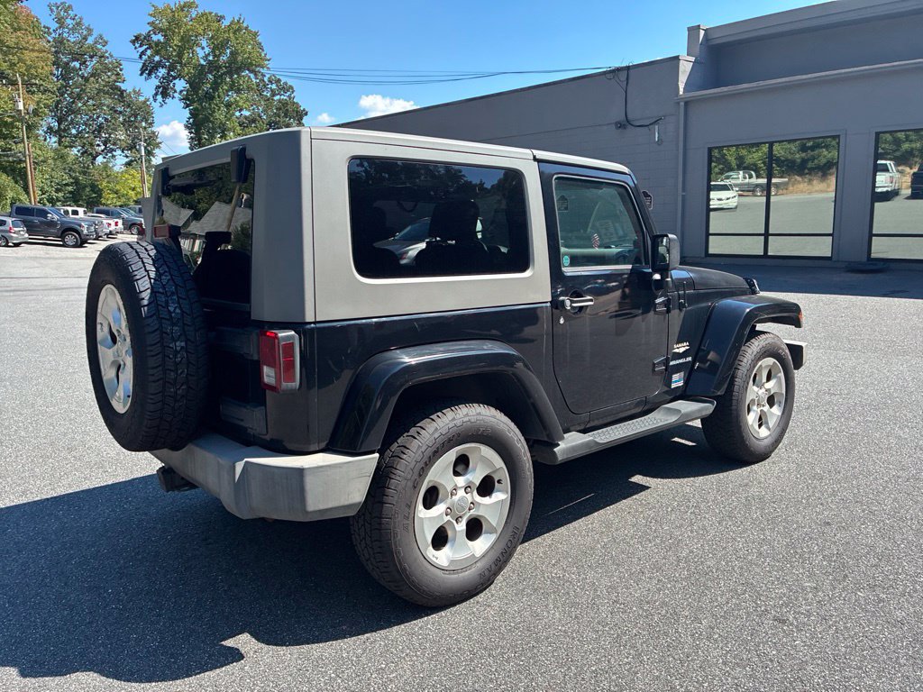 Used 2007 Jeep Wrangler Sahara w/ Dual Top Group AWD/4WD image 14