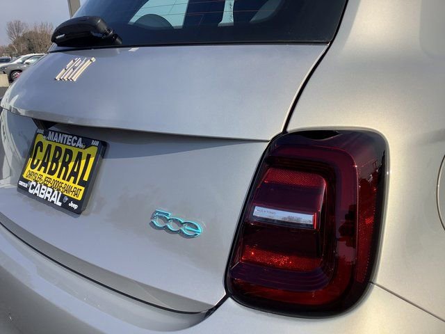 New 2025 FIAT 500 e image 36