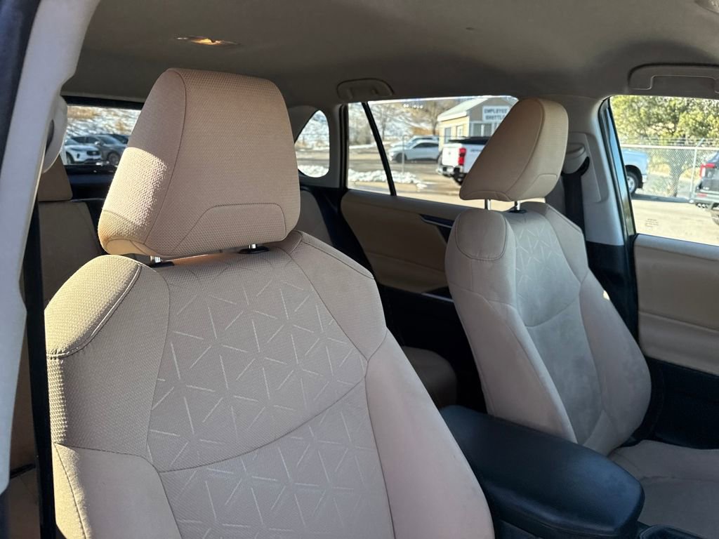 Used 2021 Toyota RAV4 XLE w/ Carpet Mat Package (TMS) image 28