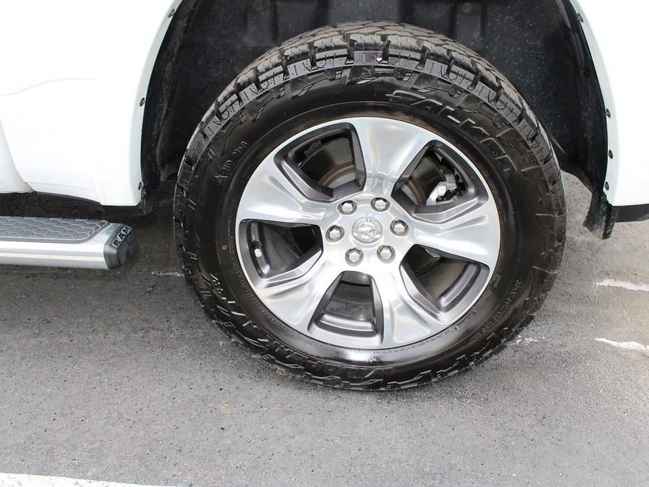 Used 2022 RAM 1500 Laramie AWD/4WD image 9