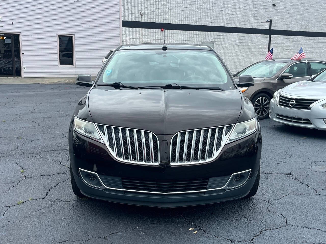 Used 2013 Lincoln MKX FWD image 2