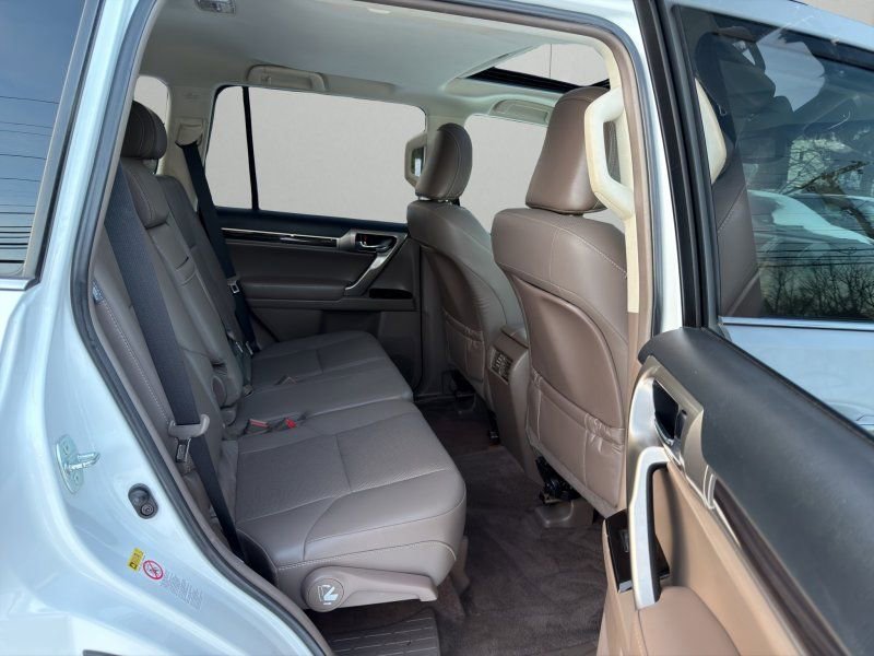 Used 2017 Lexus GX 460 image 12