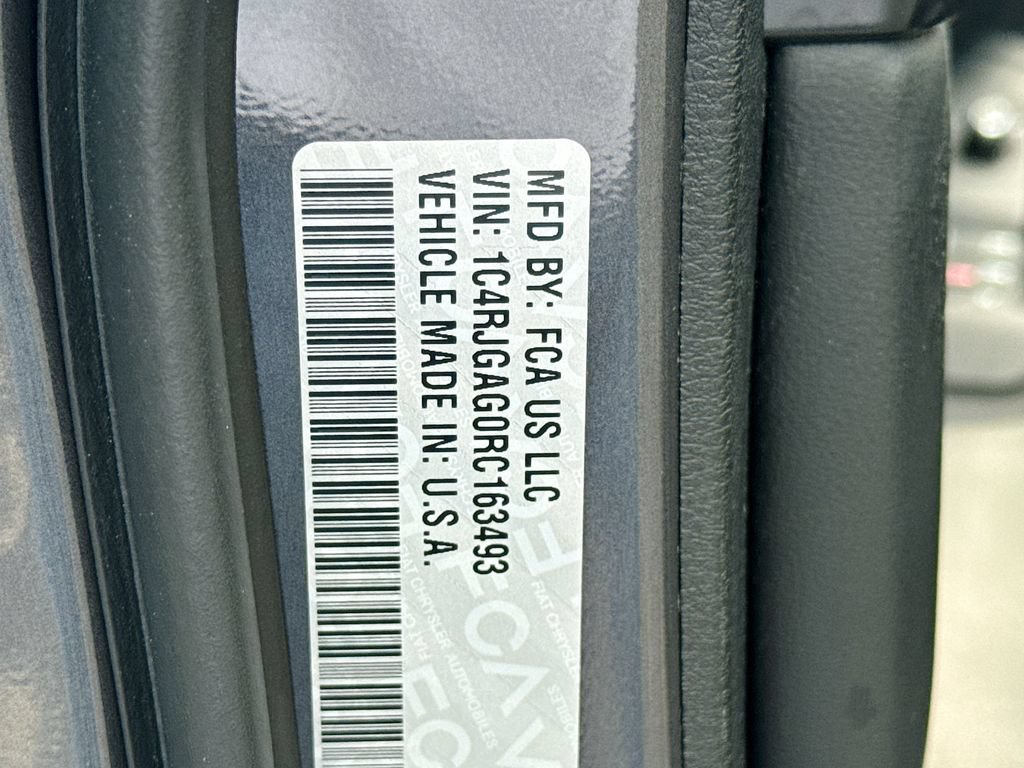 Used 2024 Jeep Grand Cherokee Altitude RWD image 35