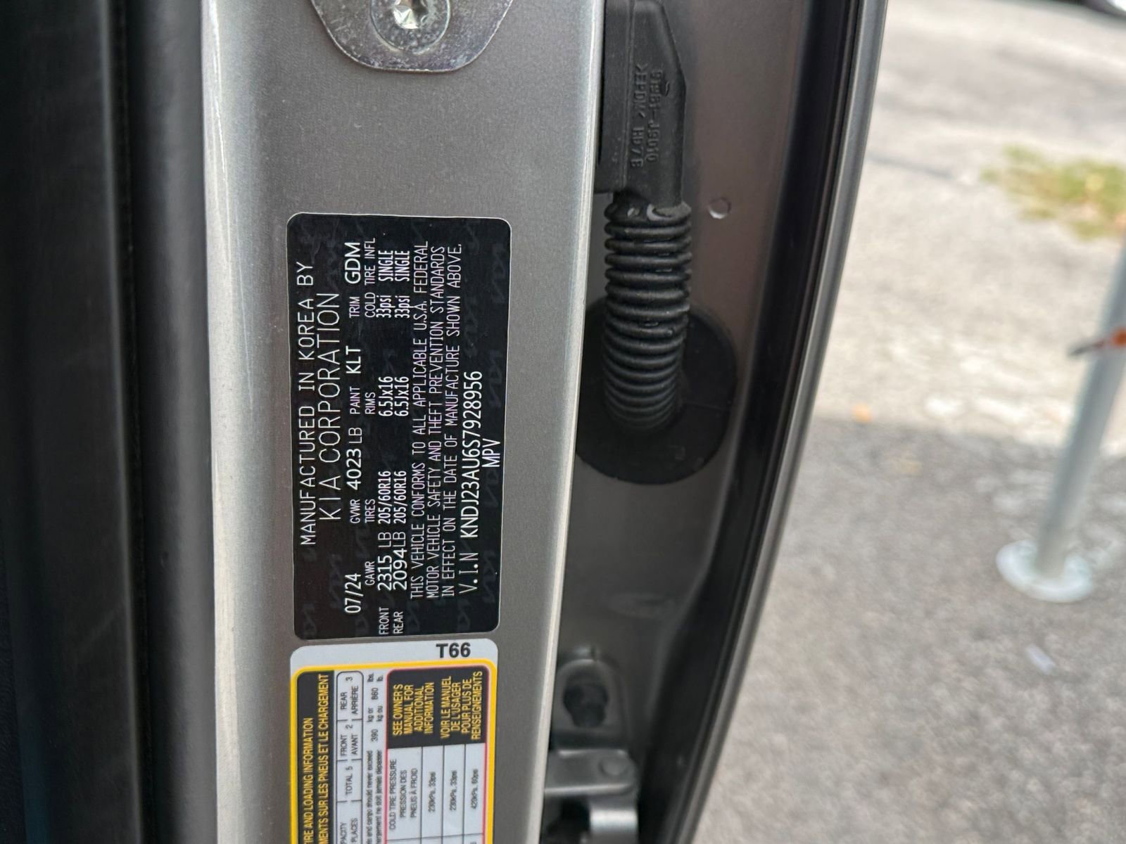 Used 2025 Kia Soul LX w/ LX Technology Package FWD image 25