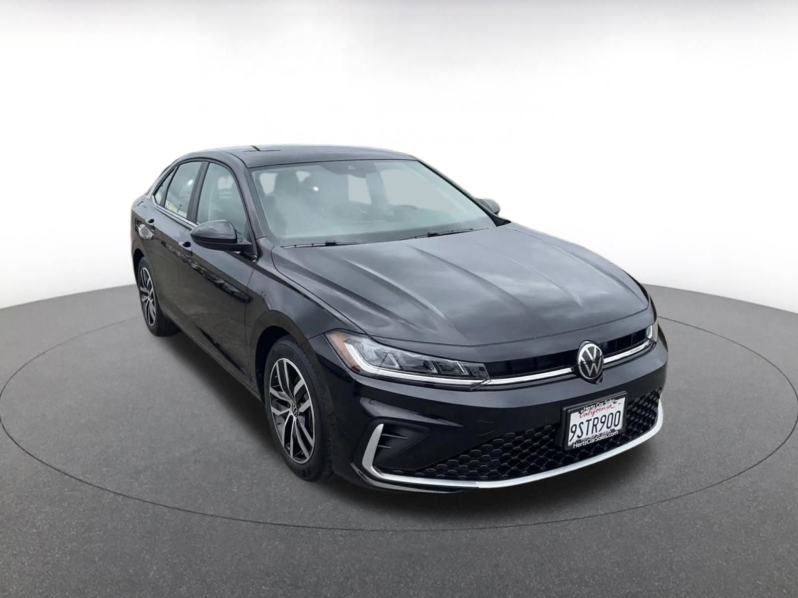 Used 2025 Volkswagen Jetta SE image 3