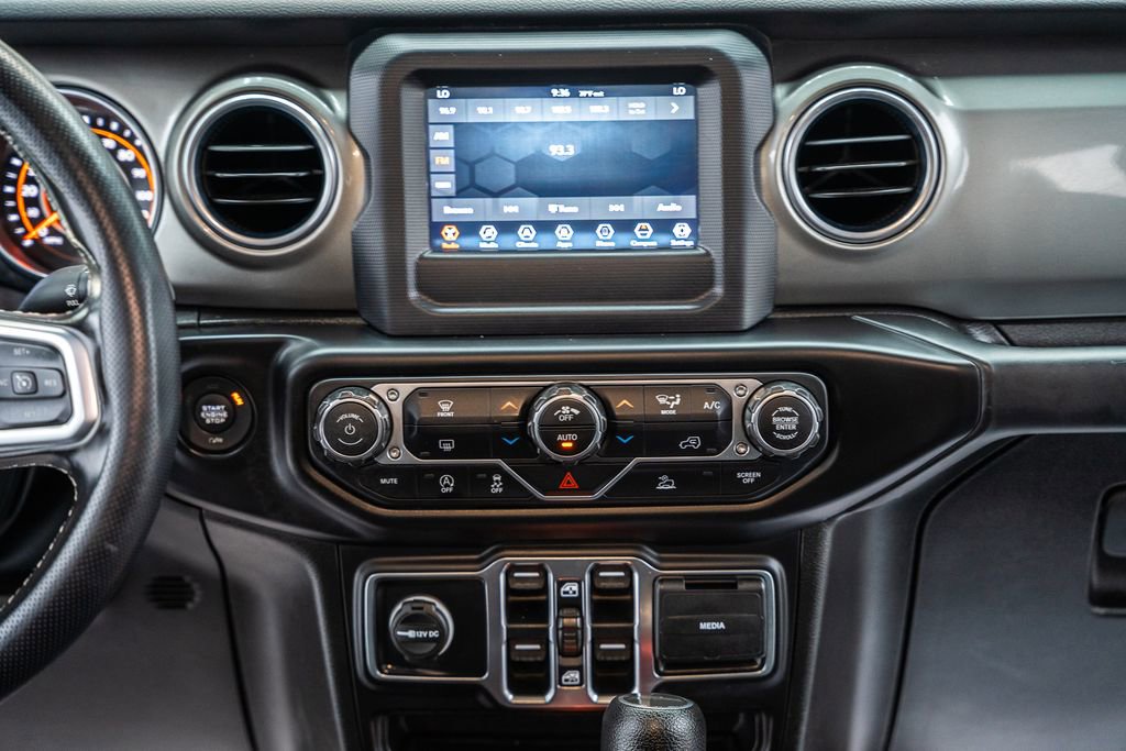 Used 2020 Jeep Gladiator Overland image 22