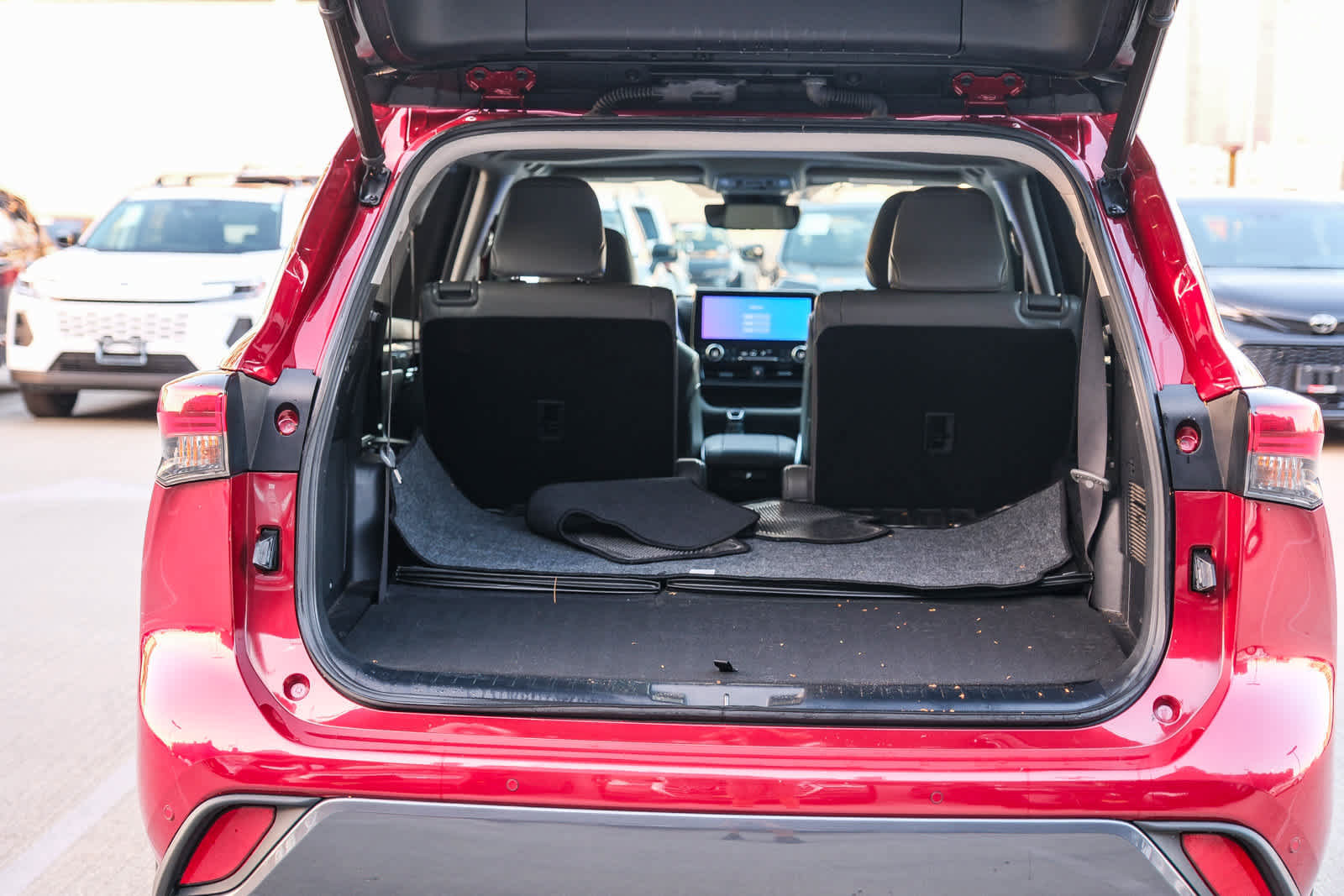 Used 2023 Toyota Highlander Limited FWD image 28